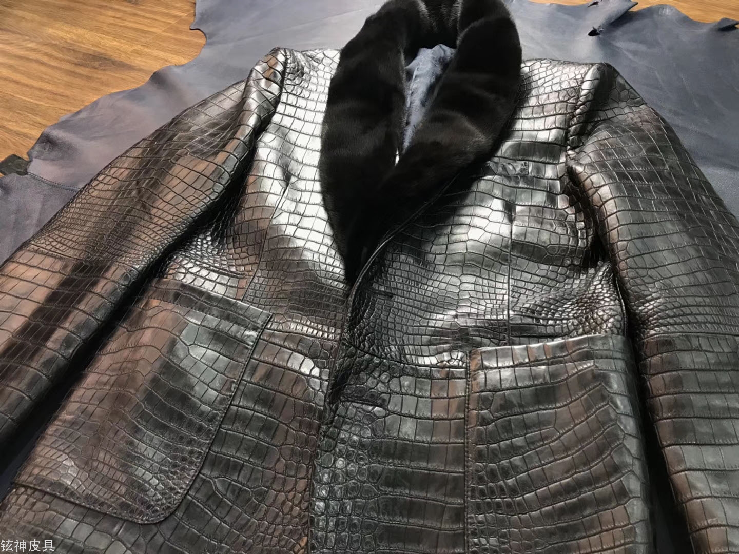 鳄鱼皮衣私人厂家订做20180828000637_64982.jpg