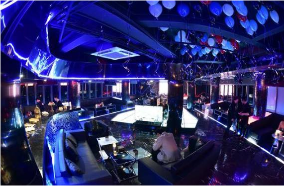 这是武汉一家新开的电竞馆，据说投资1500万！