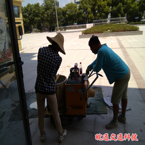 裕坤麗晶城小區(qū)停車位劃線