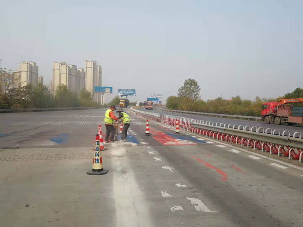 G36宁洛高速蚌埠北收费站道路标线施工