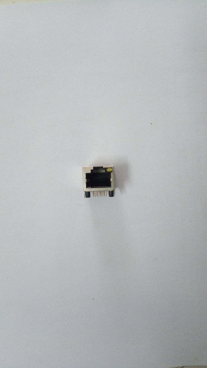 2RJ-0588-002  RJ45 全包 左无灯 右黄灯