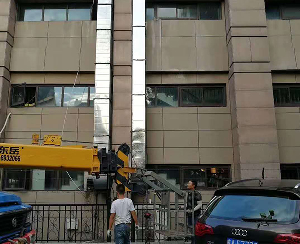 慕玛披萨店管道施工