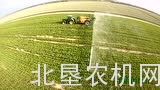迪尔6820拖拉机配阿玛松UX4200喷药机作业