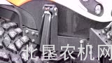 斯太尔拖拉机配清雪设备作业
