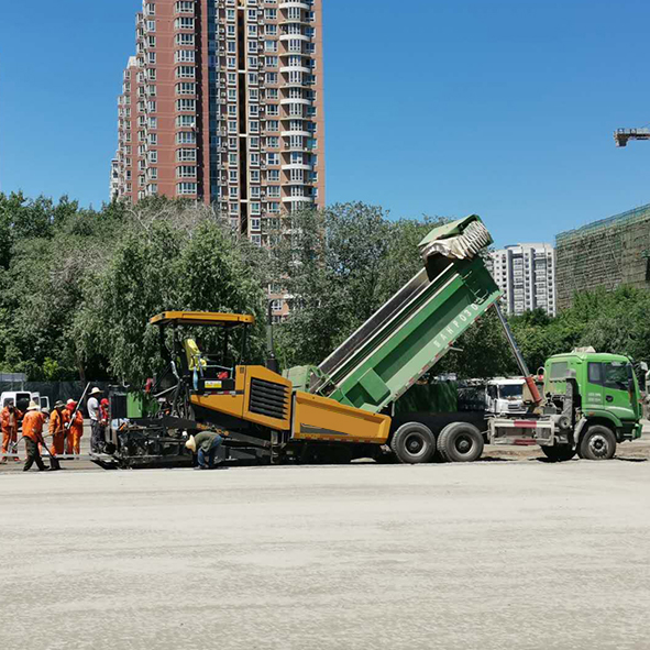 紅蓮大廈停車場瀝青攤鋪