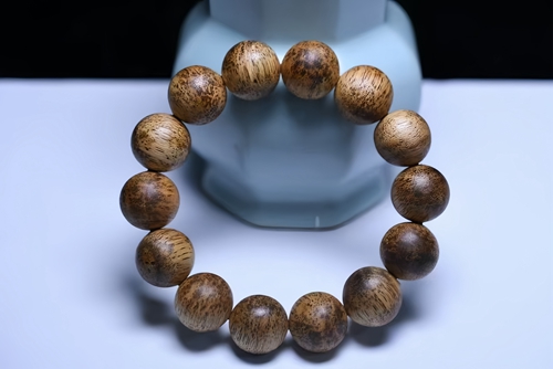 海南麻丝油沉香手串 海南麻丝油沉香手串