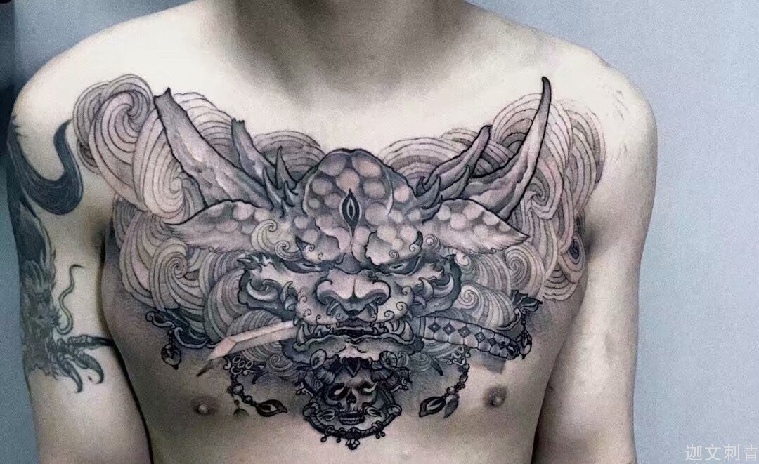 传统花胸纹身唐狮