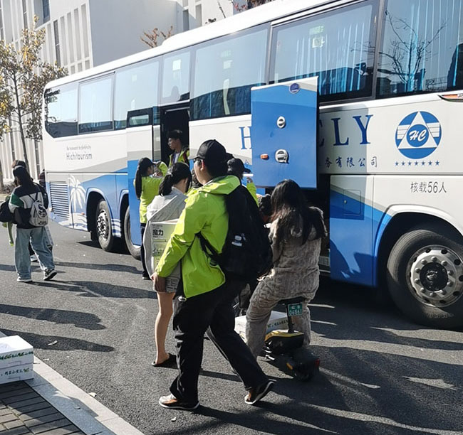 大巴车接送活动展示