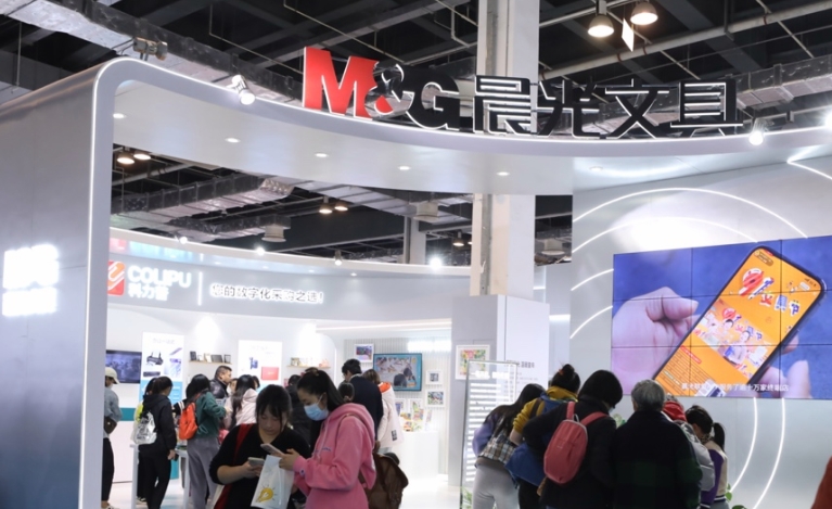 得力携近500款IP文创新品亮相2024中国国际文具展，开启文创潮流新纪元