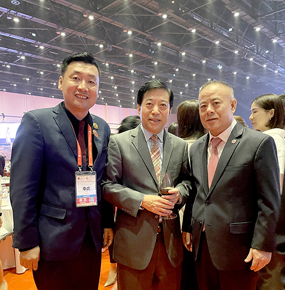 泰国粤西商会携手皇家丽医院共同见证第十六届世界华商大会