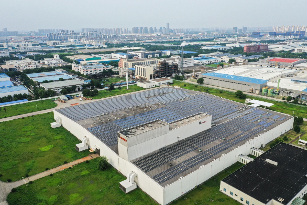 攝圖網_501642658_工廠屋頂太陽能系統（非企業商用）.jpg