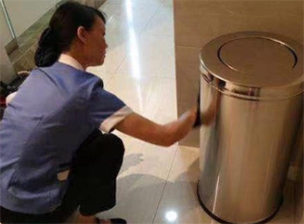 公司坚持“一业为主，多种经营”的经营理念，在开展好常规的物业管理基本服务。